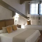 La Casona De Revolgo 4*