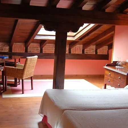 La Casona De Revolgo 4*