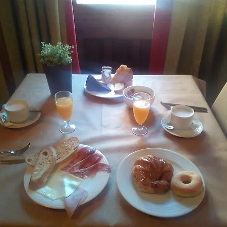 La Casona De Revolgo ホテル サンティリャーナ・デル・マル