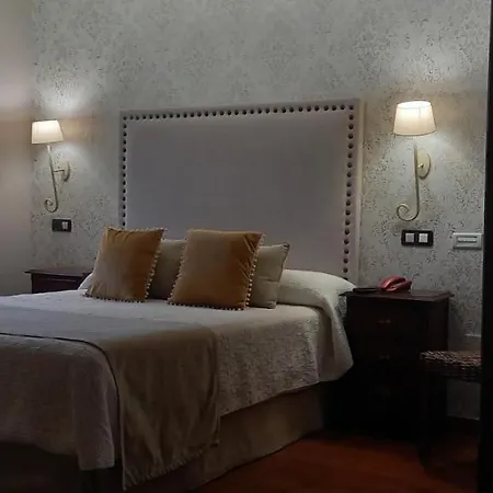 La Casona De Revolgo ホテル 4*