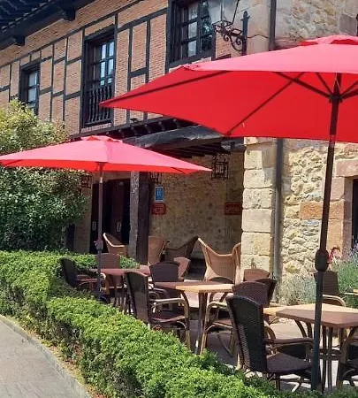 La Casona De Revolgo ホテル サンティリャーナ・デル・マル