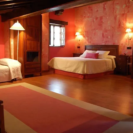 La Casona De Revolgo サンティリャーナ・デル・マル