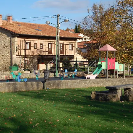 ホテル La Casona De Revolgo 4*