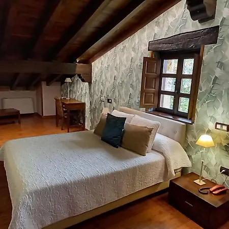 ホテル La Casona De Revolgo