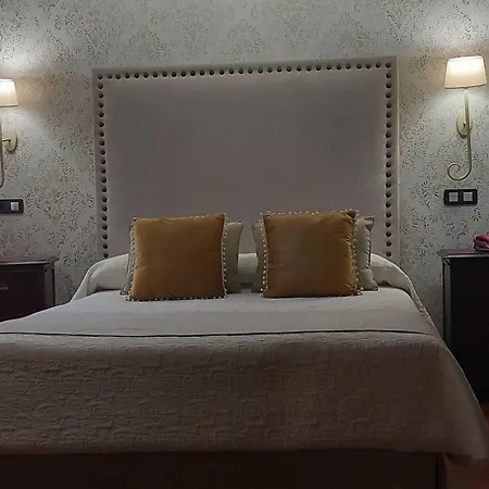 ホテル La Casona De Revolgo 4*