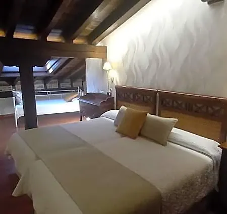 Hotell La Casona De Revolgo
