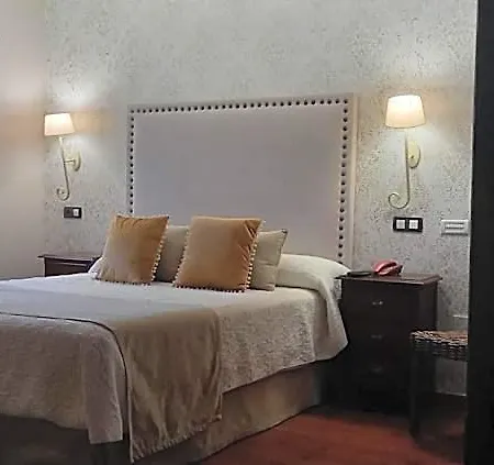 Hotell La Casona De Revolgo