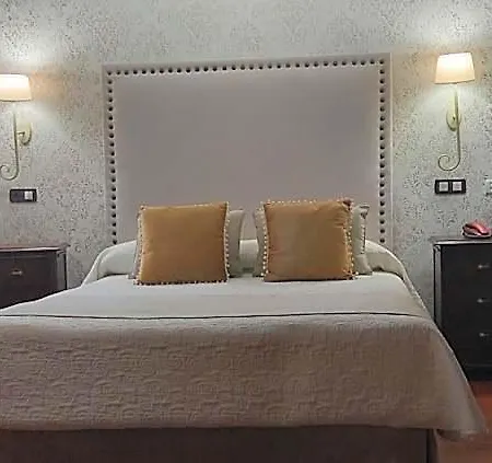 Hotell La Casona De Revolgo 4*