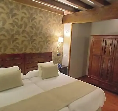 La Casona De Revolgo 4*