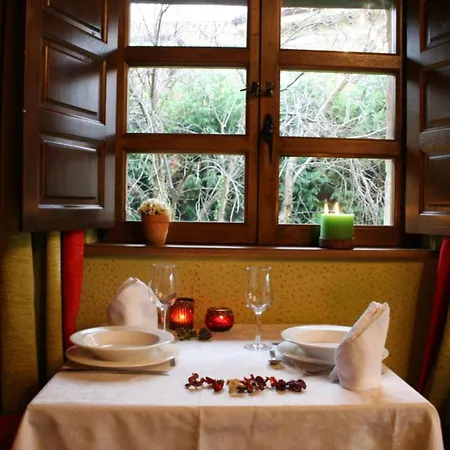 ホテル La Casona De Revolgo サンティリャーナ・デル・マル