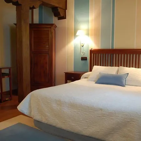 La Casona De Revolgo ホテル サンティリャーナ・デル・マル