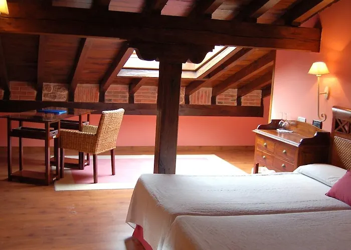 La Casona De Revolgo 4*