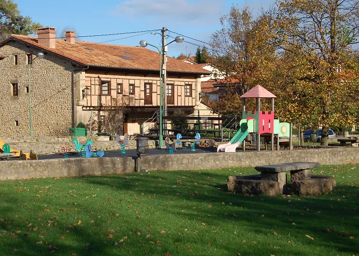 Szálloda La Casona De Revolgo 4*