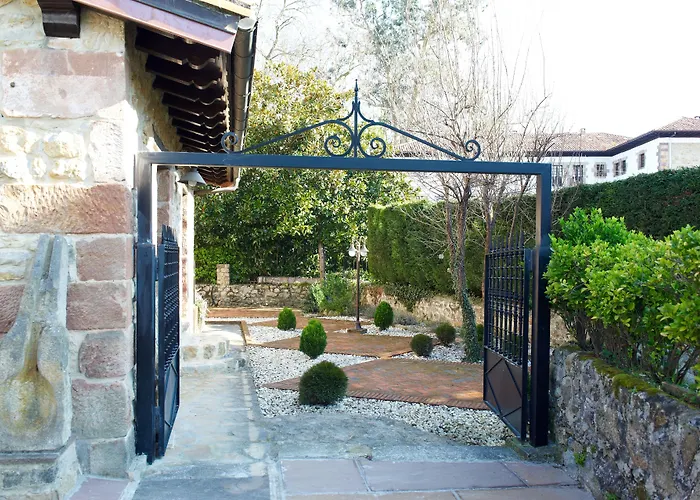 La Casona De Revolgo 4*