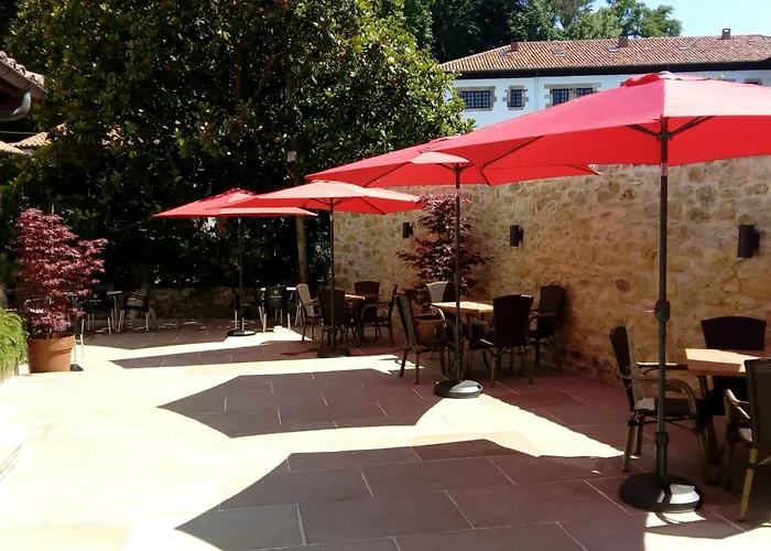 Hotel La Casona De Revolgo 4*