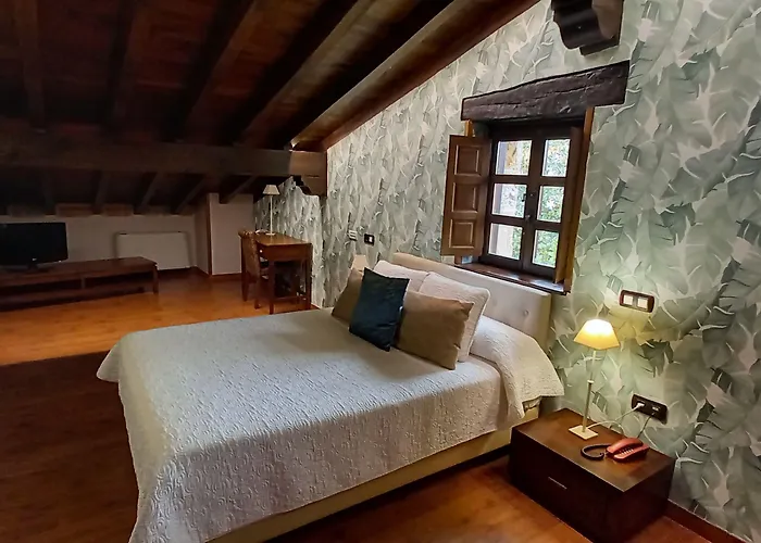 Hotel La Casona De Revolgo