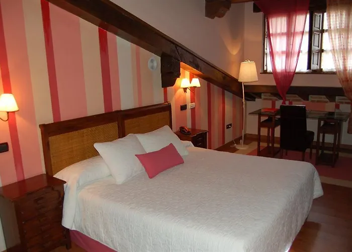 Otel La Casona De Revolgo 4*