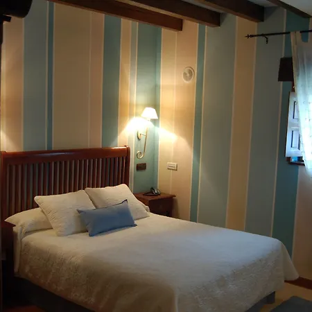 Hotell La Casona De Revolgo