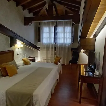 La Casona De Revolgo Hotell 4*