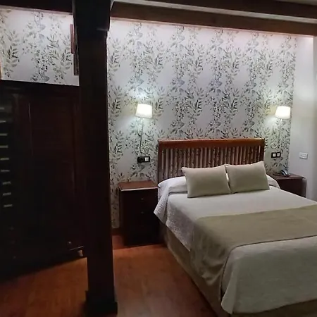 Hotell La Casona De Revolgo