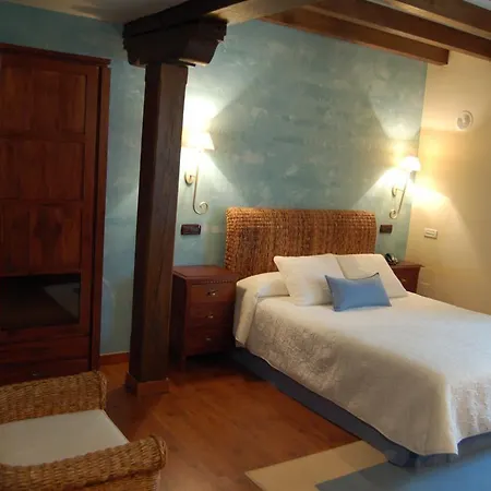 La Casona De Revolgo 4*