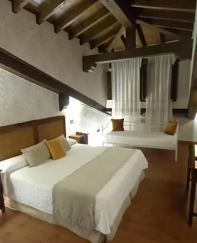 La Casona De Revolgo فندق