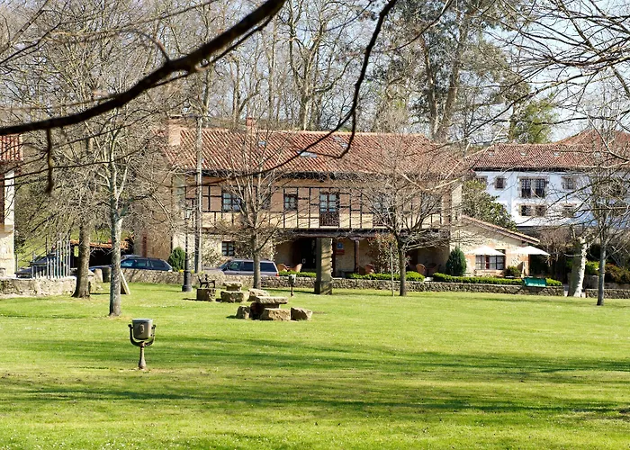 La Casona De Revolgo 호텔 4*